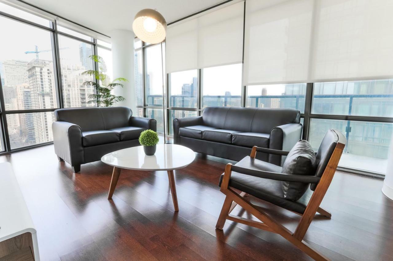 Altitude Suites Bay Street - Holiday Bonus - Free Parking โตรอนโต ภายนอก รูปภาพ