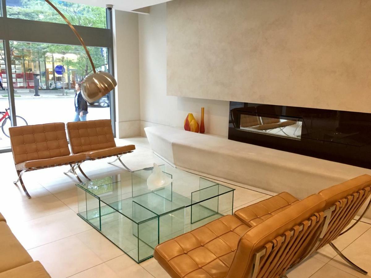 Altitude Suites Bay Street - Holiday Bonus - Free Parking โตรอนโต ภายนอก รูปภาพ