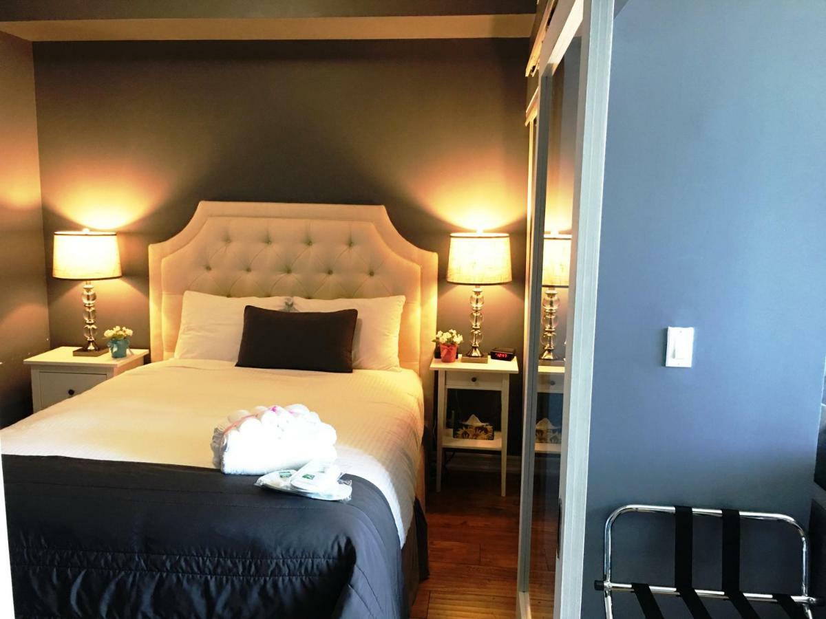 Altitude Suites Bay Street - Holiday Bonus - Free Parking โตรอนโต ภายนอก รูปภาพ